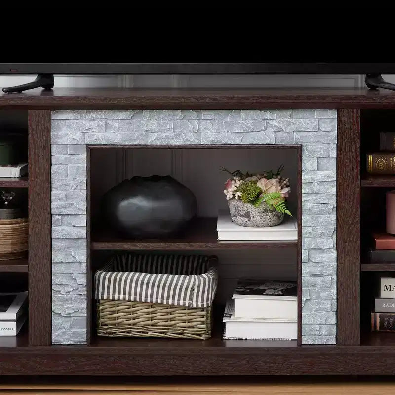 Meuble TV JVNOXK avec contour en fausse pierre empilée, console de divertissement moderne avec espace de rangement ouvert, couleur cerisier