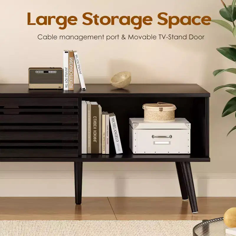 Meuble TV JVNOXK de style scandinave pour téléviseurs jusqu'à 70 pouces avec rangements, meuble TV en bois cannelé pour salon, console média bohème, noyer foncé