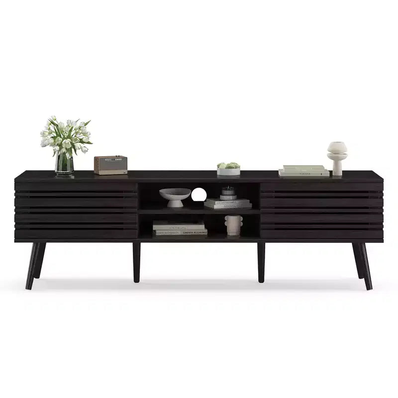 Meuble TV JVNOXK de style scandinave pour téléviseurs jusqu'à 70 pouces avec rangements, meuble TV en bois cannelé pour salon, console média bohème, noyer foncé