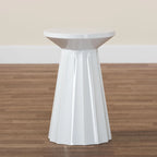 Table d'appoint Ulmer Metal Scalloped - Table d'appoint ronde moderne pour usage intérieur ou semi-extérieur