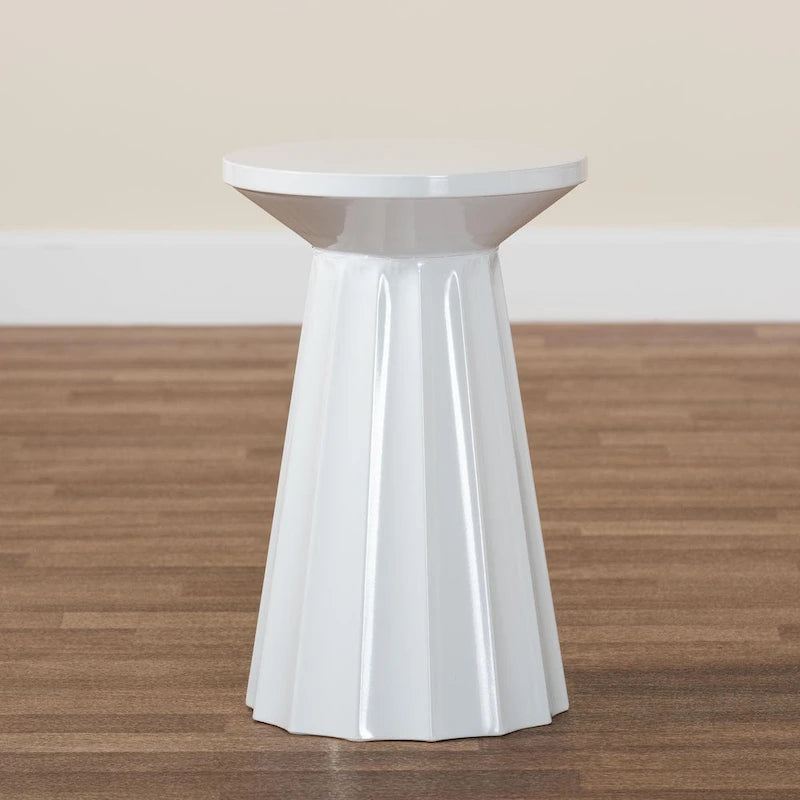 Table d'appoint Ulmer Metal Scalloped - Table d'appoint ronde moderne pour usage intérieur ou semi-extérieur