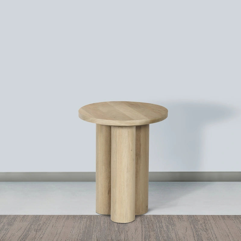 Table d'appoint Hazel avec 3 pieds piliers, bois de manguier brun naturel fait à la main, plateau rond de 45 cm