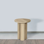 Table d'appoint Hazel avec 3 pieds piliers, bois de manguier brun naturel fait à la main, plateau rond de 45 cm