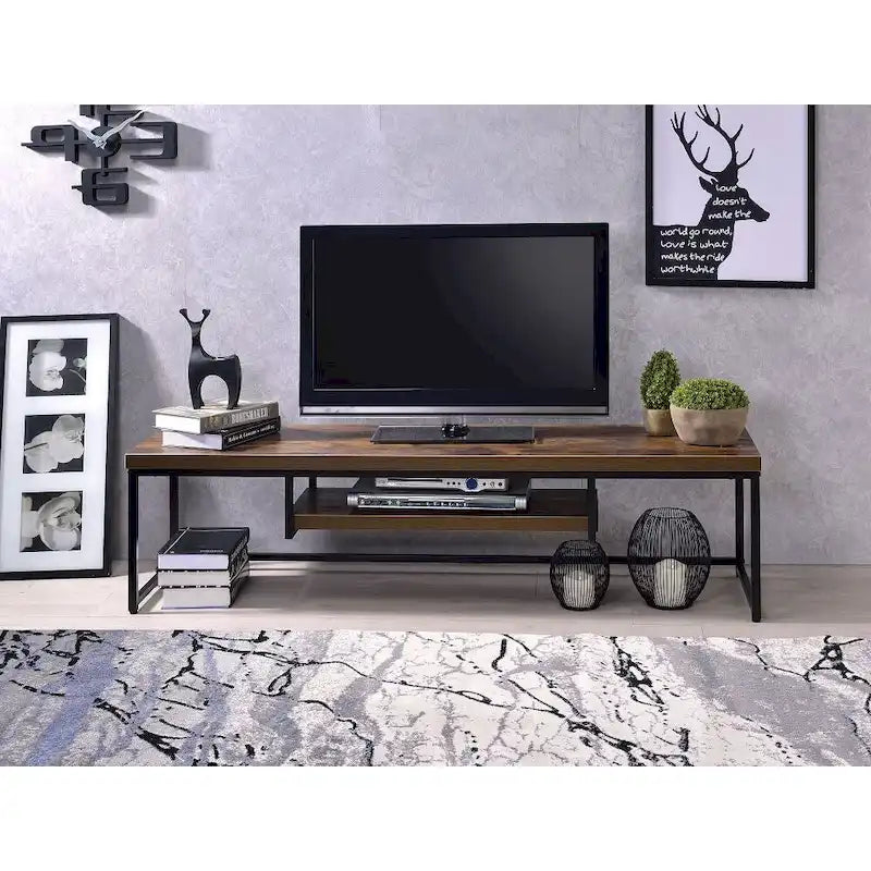 Meuble TV industriel en chêne de 47 po avec étagère de rangement et pieds en métal pour salon