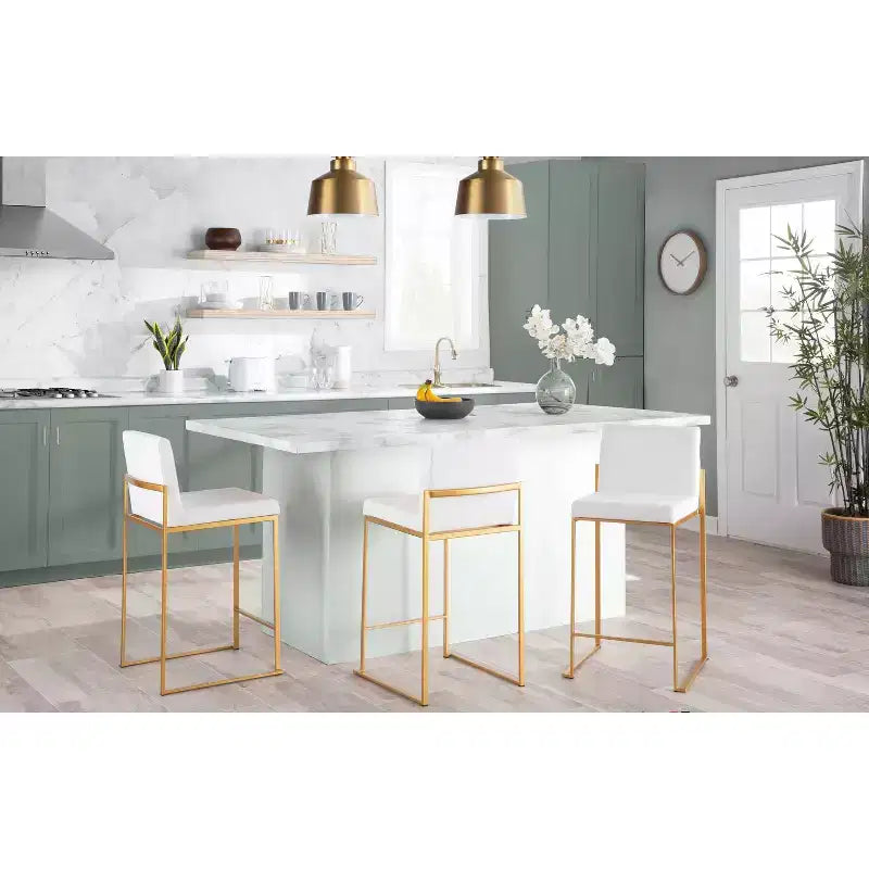 Lot de 3 tabourets de bar hauts Fuji LumiSource, hauteur comptoir, acier doré/PU blanc