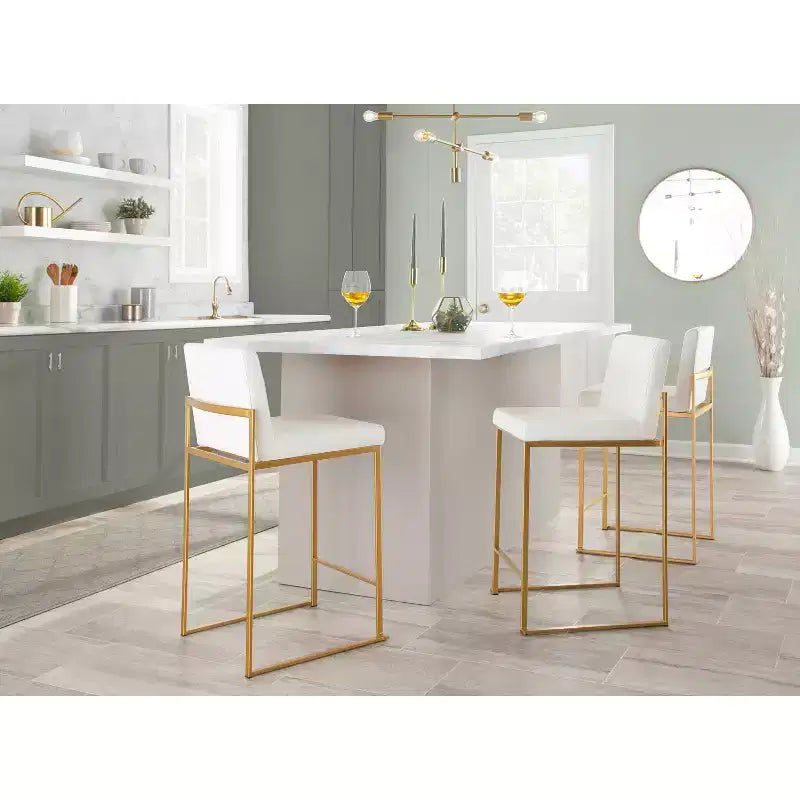Lot de 3 tabourets de bar hauts Fuji LumiSource, hauteur comptoir, acier doré/PU blanc