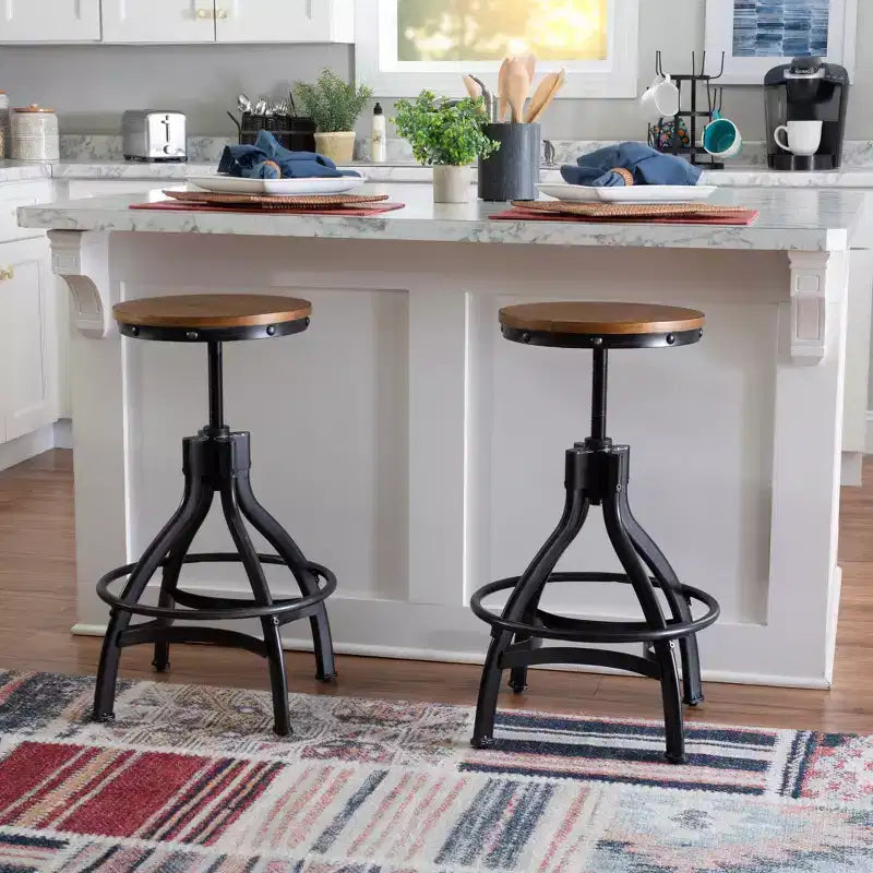 Lot de 2 tabourets de bar réglables Tormo en métal et bois vieilli noirs - Powell : pivotants, assise ronde, design industriel