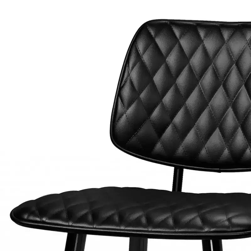 Lot de 2 tabourets de bar hauteur comptoir Skyla WyndenHall noirs : Rembourrage matelassé, cadre en contreplaqué, repose-pieds