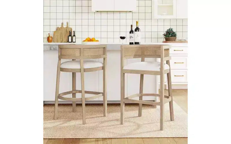 Lot de 2 tabourets de bar à hauteur de comptoir Christopher Knight Home Alaia en bois d'hévéa contemporain, rembourrés avec dossier en rotin incurvé, finition naturelle