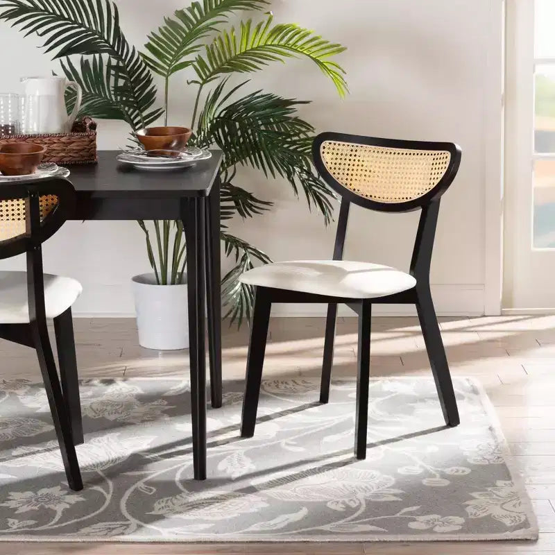 Baxton Studio Lot de 2 chaises de salle à manger Dannell en tissu et bois : style Mid-Century, détails en rotin, rembourrage en mousse