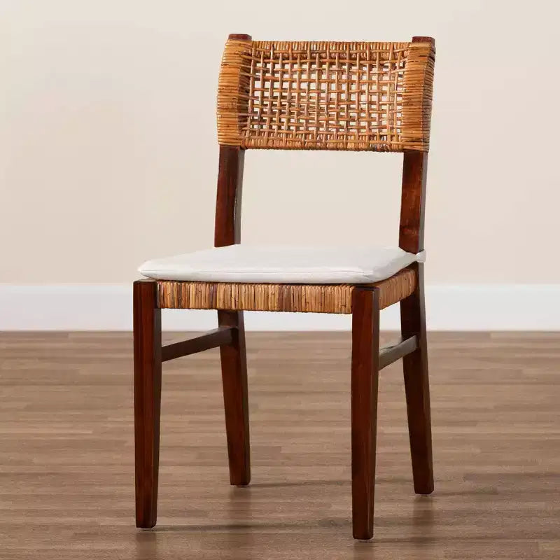 Chaise de salle à manger en rotin et bois bali & pari Dameka miel/blanc/marron foncé