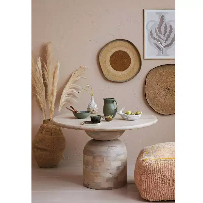 Table de salle à manger en bois de manguier Storied Home Naturelle : Finition blanchie, Piétement colonne, 119 cm de diamètre