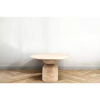 Table de salle à manger en bois de manguier Storied Home Naturelle : Finition blanchie, Piétement colonne, 119 cm de diamètre