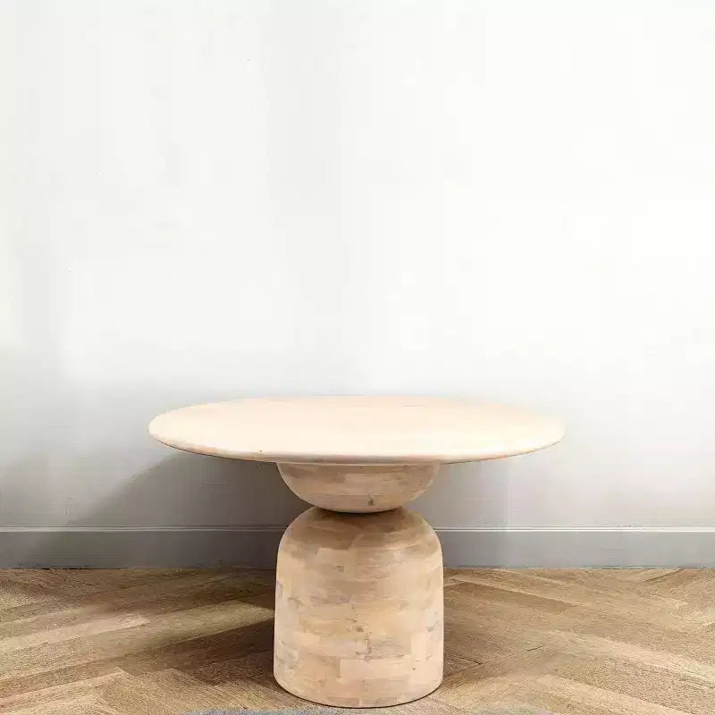 Table de salle à manger en bois de manguier Storied Home Naturelle : Finition blanchie, Piétement colonne, 119 cm de diamètre