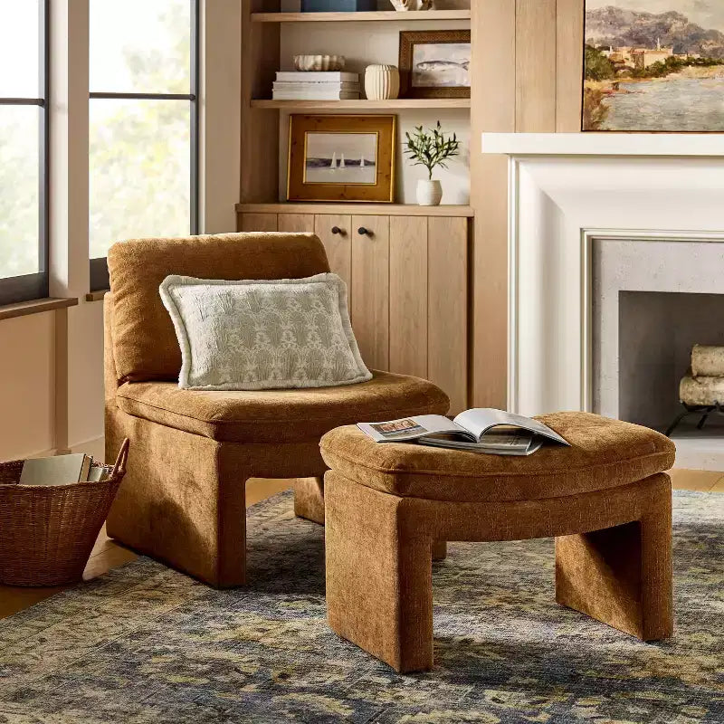 Chaise d'appoint sans accoudoirs Camel Saddle Seat – Threshold™ conçue avec Studio McGee