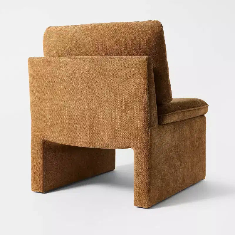 Chaise d'appoint sans accoudoirs Camel Saddle Seat – Threshold™ conçue avec Studio McGee