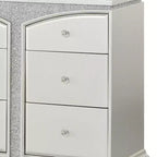 Commode Maverick 67" Platine - Meubles Acme : Style Glendale, 9 tiroirs, poignées en cristal, aucun assemblage requis