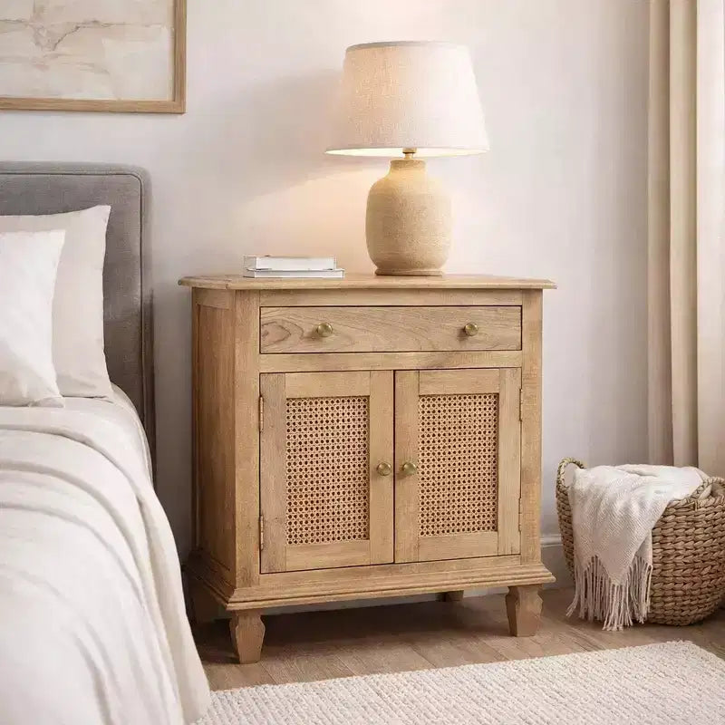 La Table de Chevet Urban Port 30", Portes d'Armoire en Rotin et Façades de Tiroirs en Bois de Mangue Sablé Marron