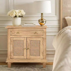 La Table de Chevet Urban Port 30", Portes d'Armoire en Rotin et Façades de Tiroirs en Bois de Mangue Sablé Marron