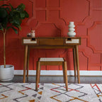 Meuble-lavabo en bois massif Linon Callie avec tabouret : design bohème, miroir rabattable, espace de rangement