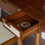Meuble-lavabo en bois massif Linon Callie avec tabouret : design bohème, miroir rabattable, espace de rangement