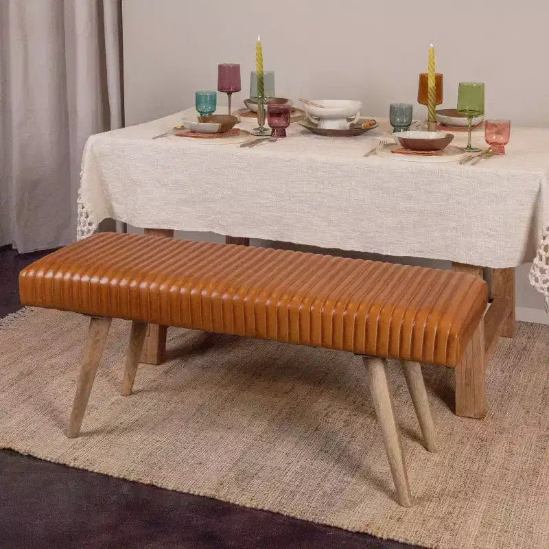 Banc en cuir quadrillé Storied Home marron : Cadre en bois de manguier, Assemblage par un adulte, Nettoyage des taches, Forme rectangulaire