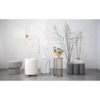 Pouf rond en velours de coton Storied Home avec passepoil crème : Repose-pieds rembourré, base en bois de pin, capacité de 150 kg