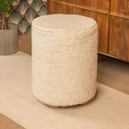 Pouf rond en velours de coton Storied Home avec passepoil crème : Repose-pieds rembourré, base en bois de pin, capacité de 150 kg