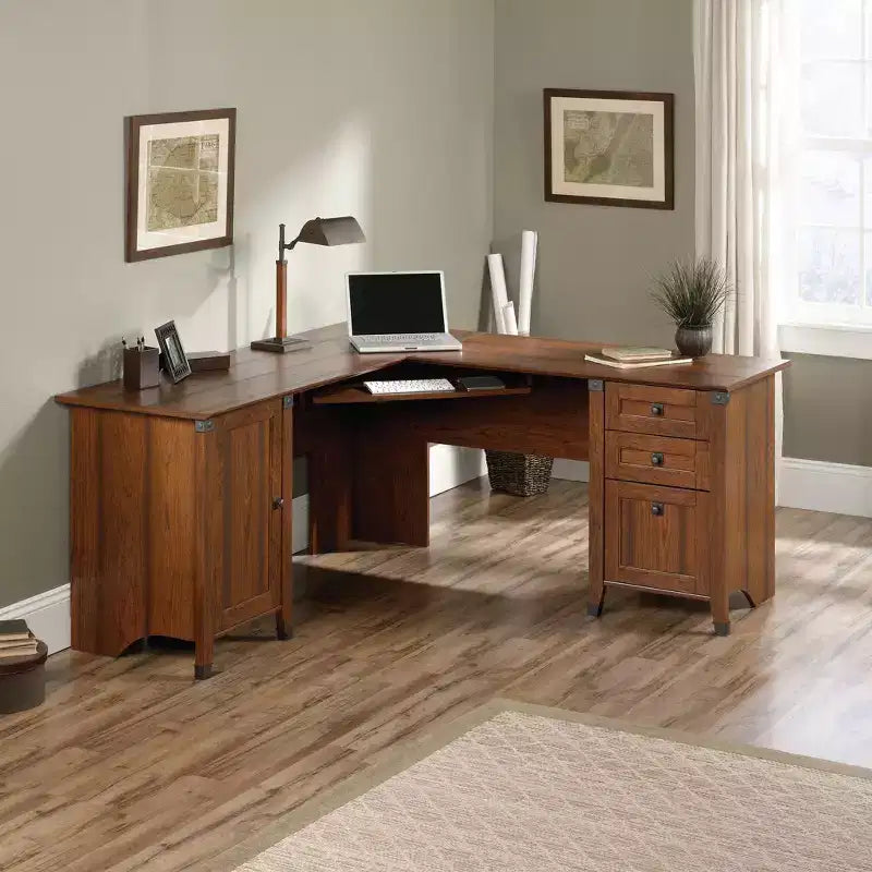 Bureau d'angle pour ordinateur Carson Forge Rouge - Sauder : Poste de travail pour bureau à domicile avec rangement pour unité centrale et gestion des câbles