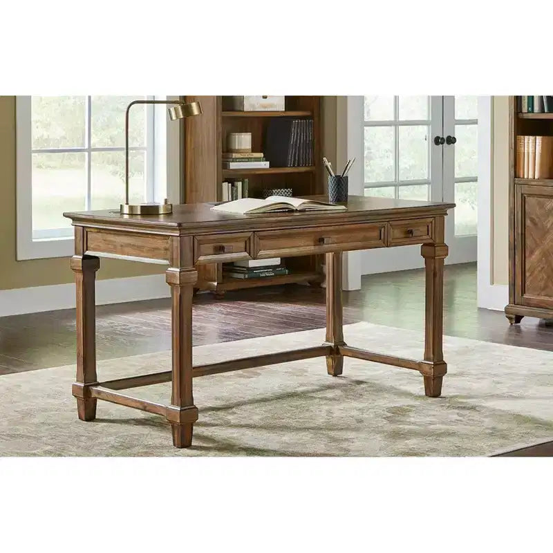 Bureau d'écriture traditionnel Porter en bois brun - Martin Furniture : Bureau élégant, 137 cm de largeur, tiroir universel