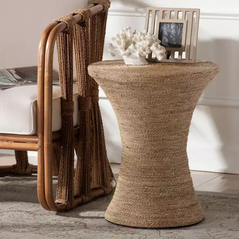 bali & pari Cady Table d'appoint en jonc de mer naturel brun