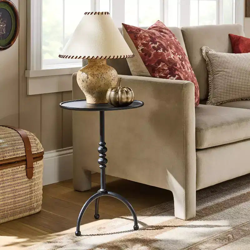 Table d'appoint traditionnelle en fonte - Threshold™ conçue avec Studio McGee