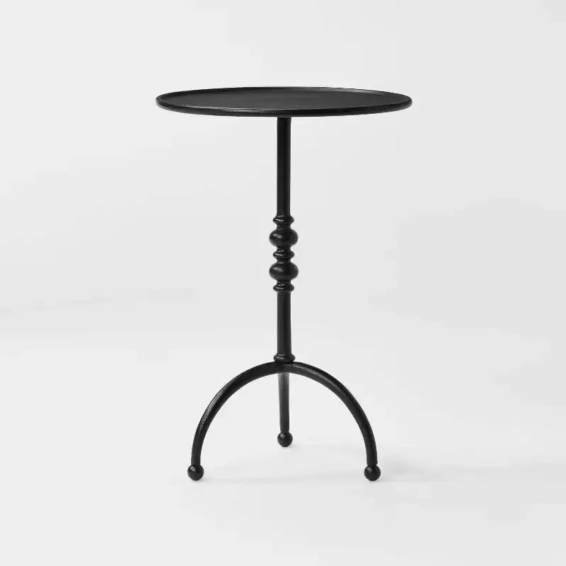Table d'appoint traditionnelle en fonte - Threshold™ conçue avec Studio McGee