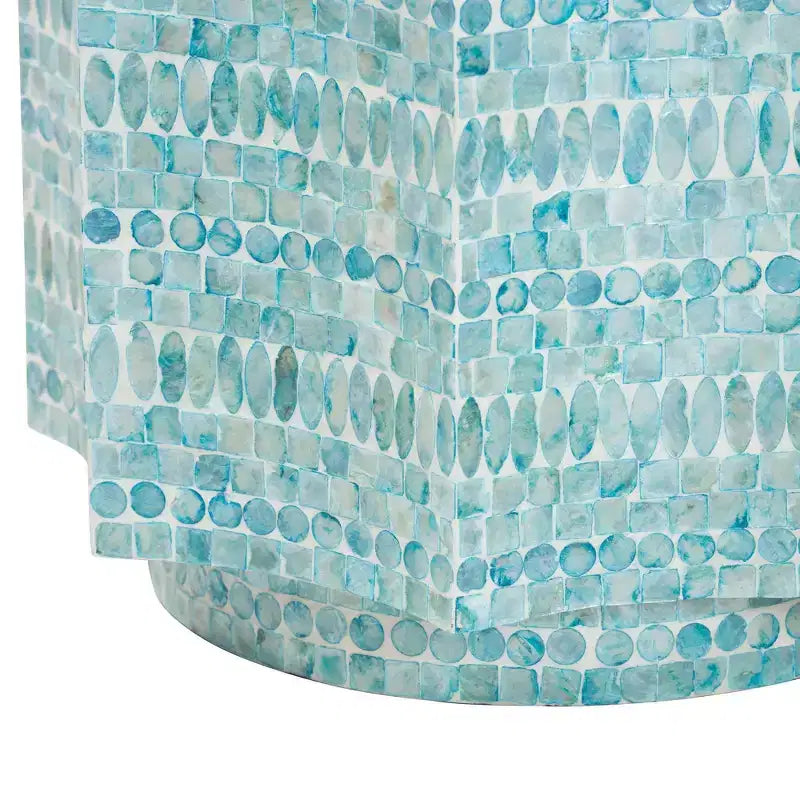 Table d'appoint Olesia Mother of Pearl de Baxton Studio : Bohème, dessus octogonal, aucun assemblage requis