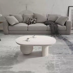 Table basse Urban Port de 96,5 cm avec plateau oblong en bois de manguier et pieds boules modernes, coloris blanc délavé