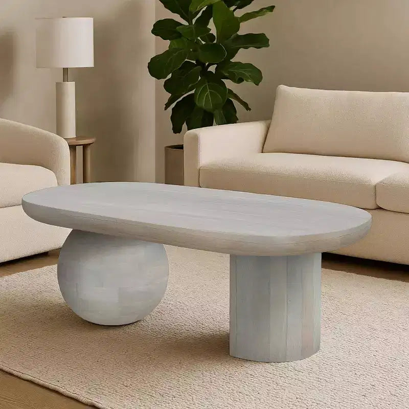 Table basse Urban Port de 96,5 cm avec plateau oblong en bois de manguier et pieds boules modernes, coloris blanc délavé
