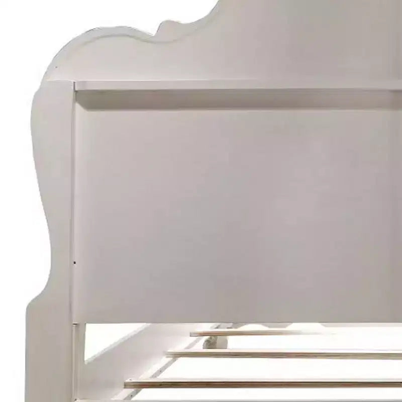 Lit Californian King 97 po en finition blanc cassé Dresden – Meubles Acme : design traditionnel, pieds griffes, similicuir