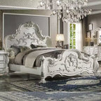 Lit Californian King 97 po en finition blanc cassé Dresden – Meubles Acme : design traditionnel, pieds griffes, similicuir