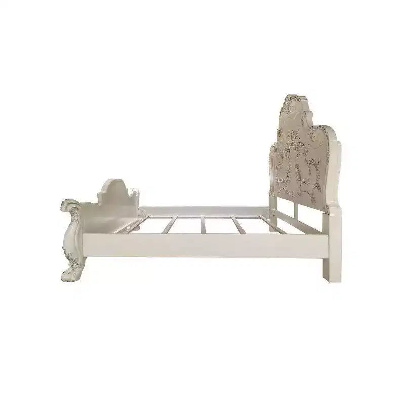 Lit Californian King 97 po en finition blanc cassé Dresden – Meubles Acme : design traditionnel, pieds griffes, similicuir