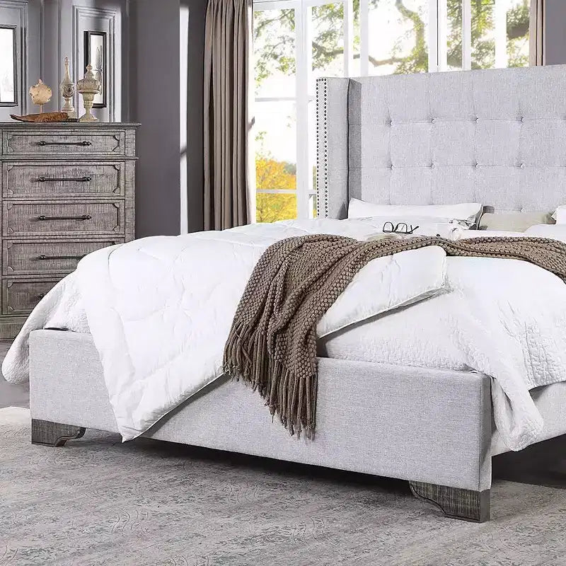 Lit king size de 90" Artesia avec capitonnage sans boutons et cadre en bois - Meubles Acme