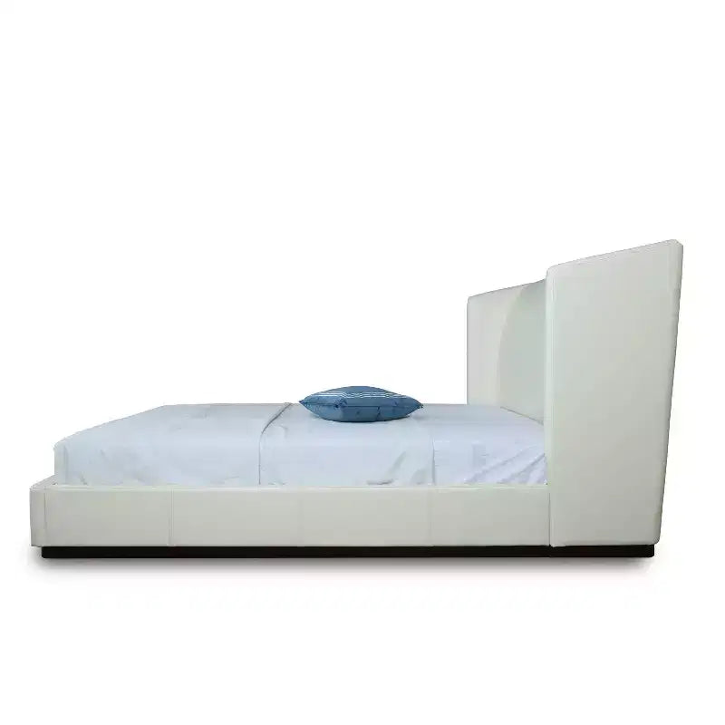 Lit rembourré Queen Lenyx de Manhattan Comfort, couleur crème : Similicuir, plateforme, aucun sommier tapissier requis