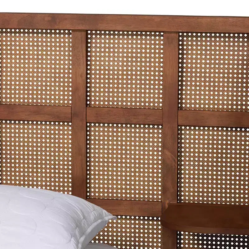 Lit plateforme King Size Cascadia en bois et tête de lit capitonnée de Baxton Studio, noyer brun