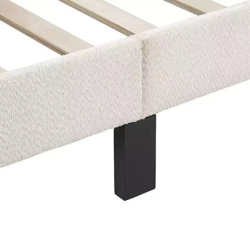Lit plateforme capitonné en bouclé moderne avec dossier ailé Queen Heartwild blanc, en vente 24h/24 et 7j/7