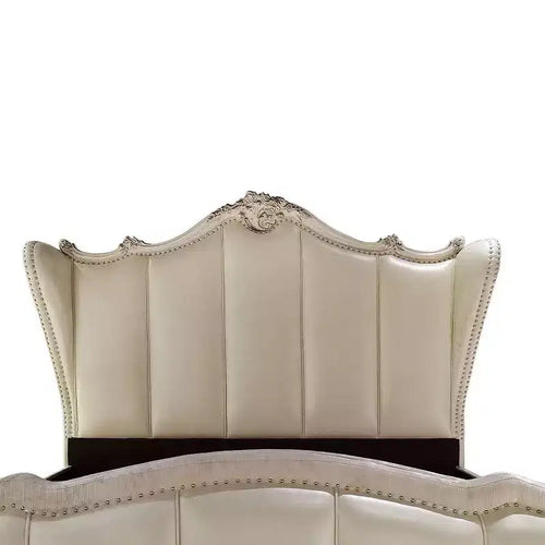 Lit California King 95" Acme Furniture Dresden en similicuir et blanc cassé : PU Champagne, pieds griffes, tête de lit capitonnée