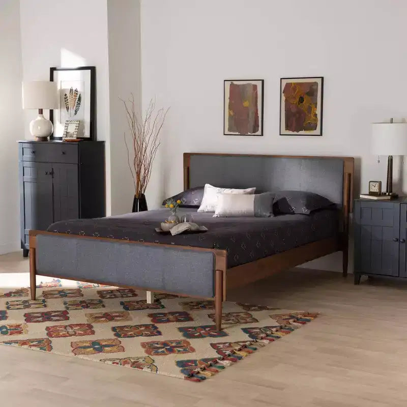 Lit plateforme King Powers en tissu et bois Baxton Studio : design mi-siècle, rembourré de mousse, sommier tapissier non requis