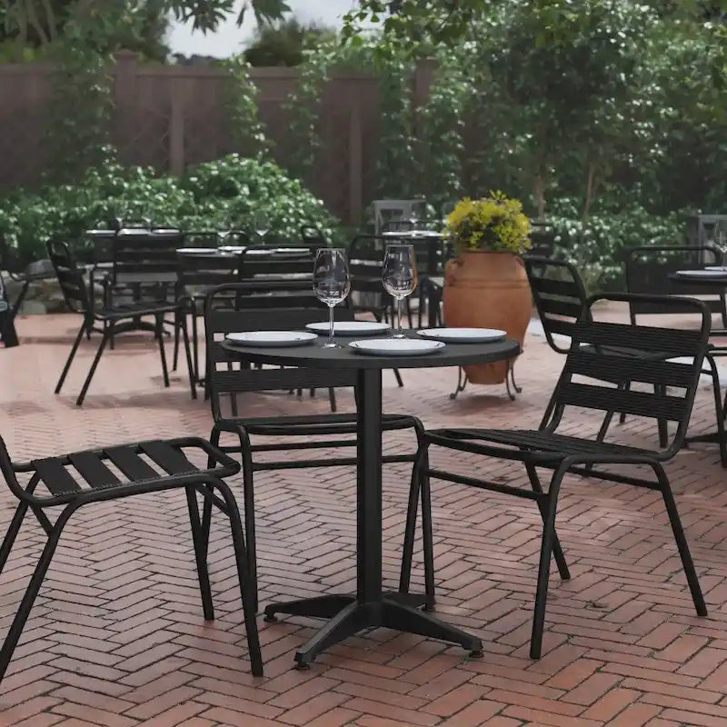 Table d'intérieur/extérieur en aluminium à plateau lisse de 27,5 po avec base
