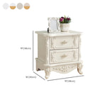 Table de chevet traditionnelle en bois blanc sculpté à 3 tiroirs