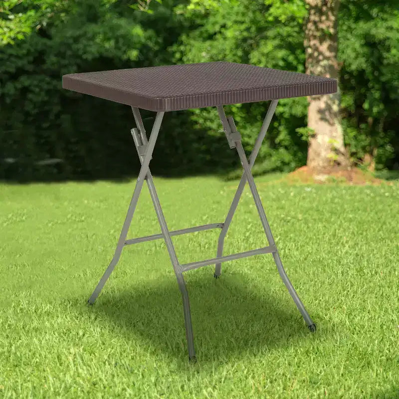 Table pliante carrée en plastique imitation rotin marron Emma et Oliver de 59 cm – Table d'extérieur pour événements