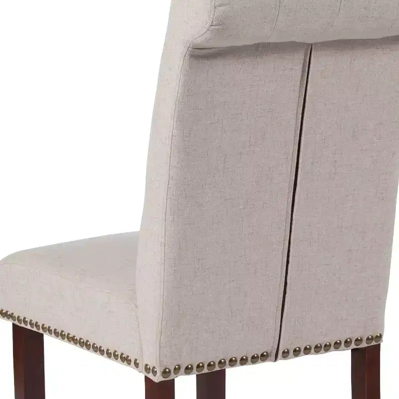Chaise Parsons rembourrée Merrick Lane avec garniture cloutée