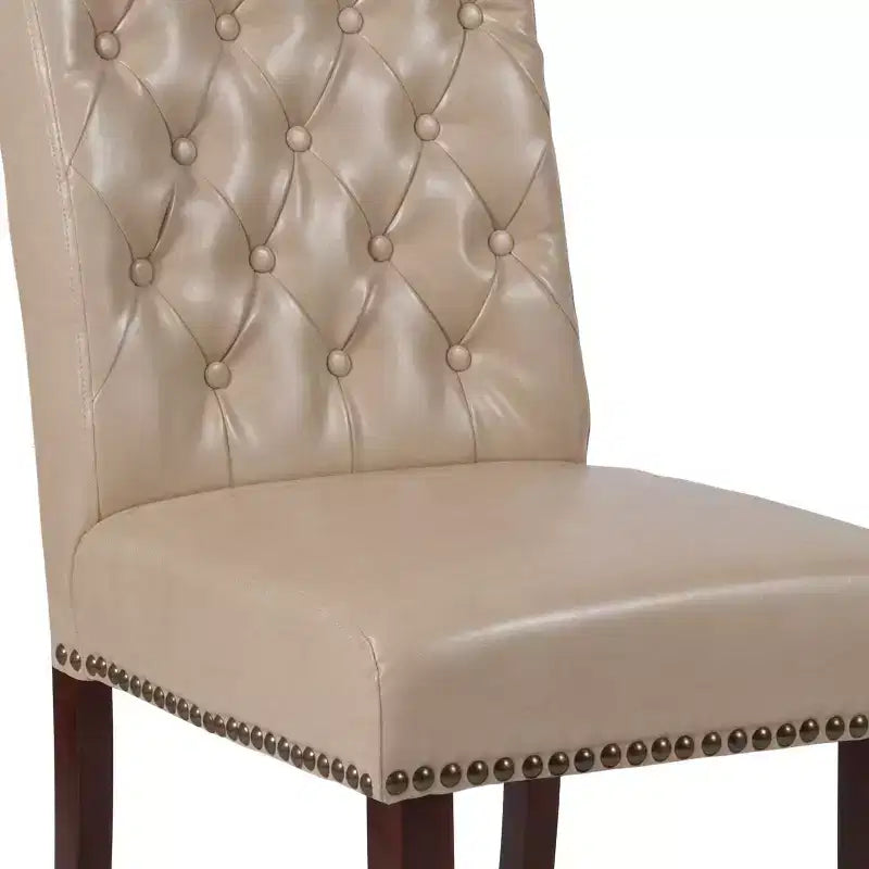 Chaise Parsons rembourrée Merrick Lane avec garniture cloutée